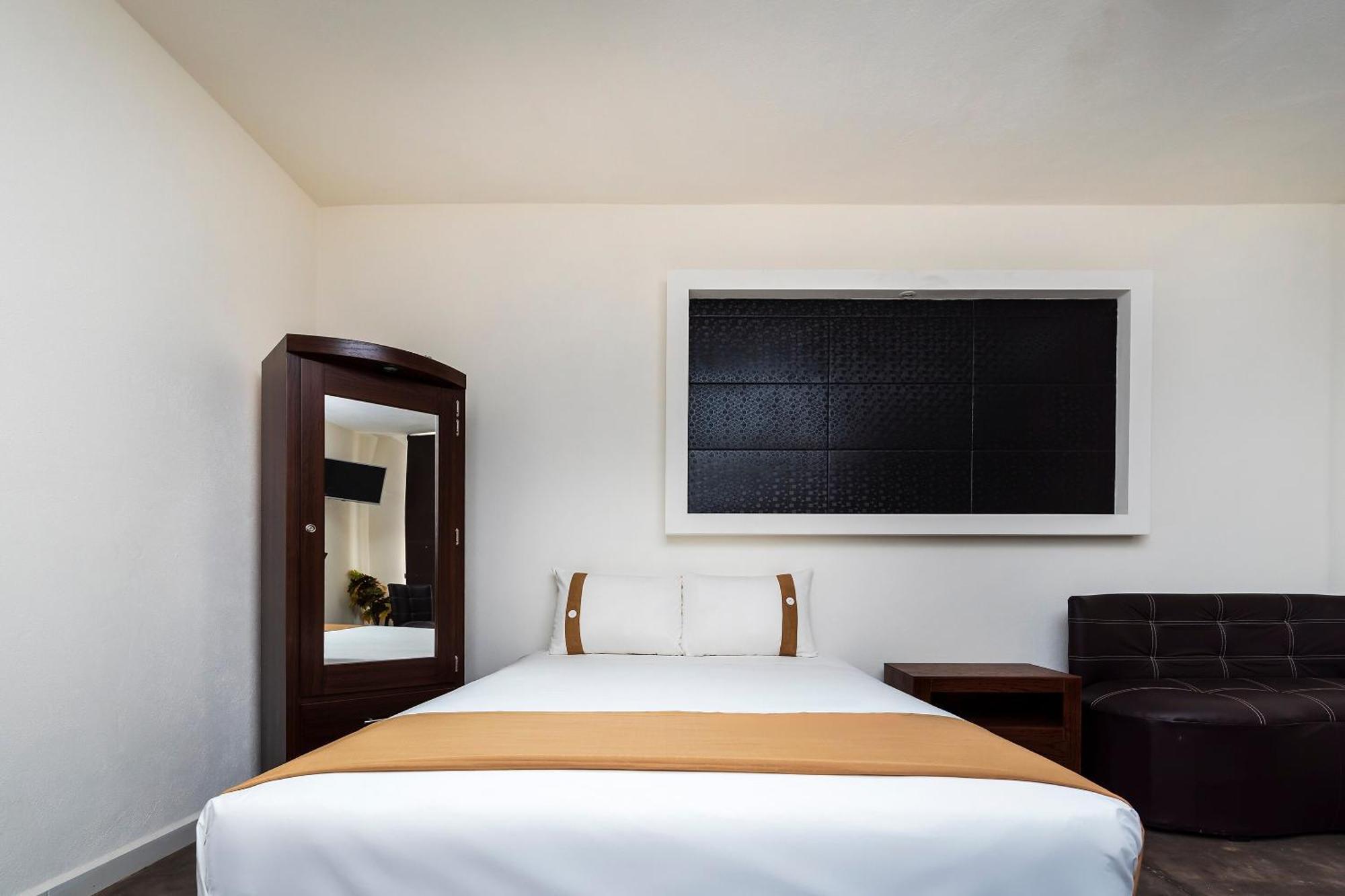 Capital O Hotel Joyma Suites, San Luis San Luis Potosí Esterno foto